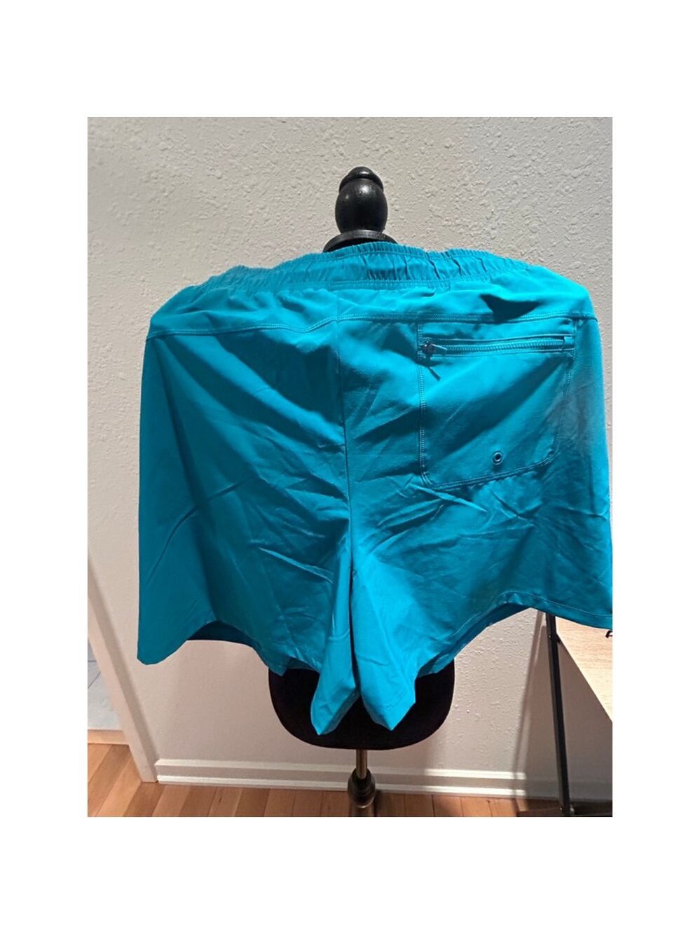 Women's All in Motion Teal Athletic Shorts 3X
Waist 46-51. Length 18.5 - Picture 5 of 7